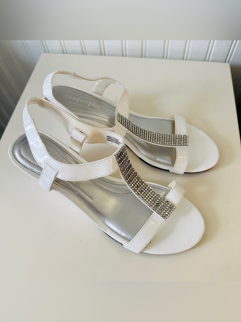 🔥 Comfort plus by Predictions White Rhinestone T-Strap Slingback Sandals ☘️